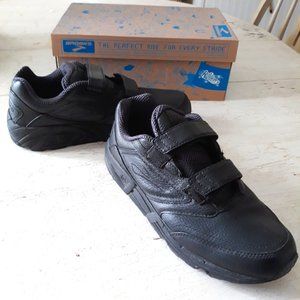 Brooks Women's Addiction Walker V-Strap Shoes Black Leather 1200331B001 SZ 10B